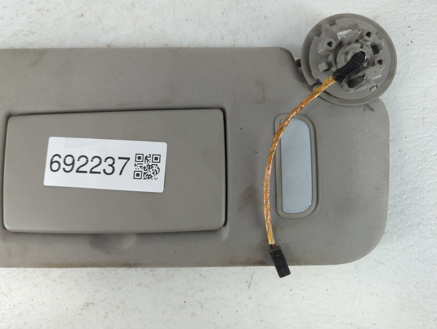 2010 Chevrolet Traverse Sun Visor Shade Replacement Passenger Right Mirror Fits OEM Used Auto Parts - Oemusedautoparts1.com