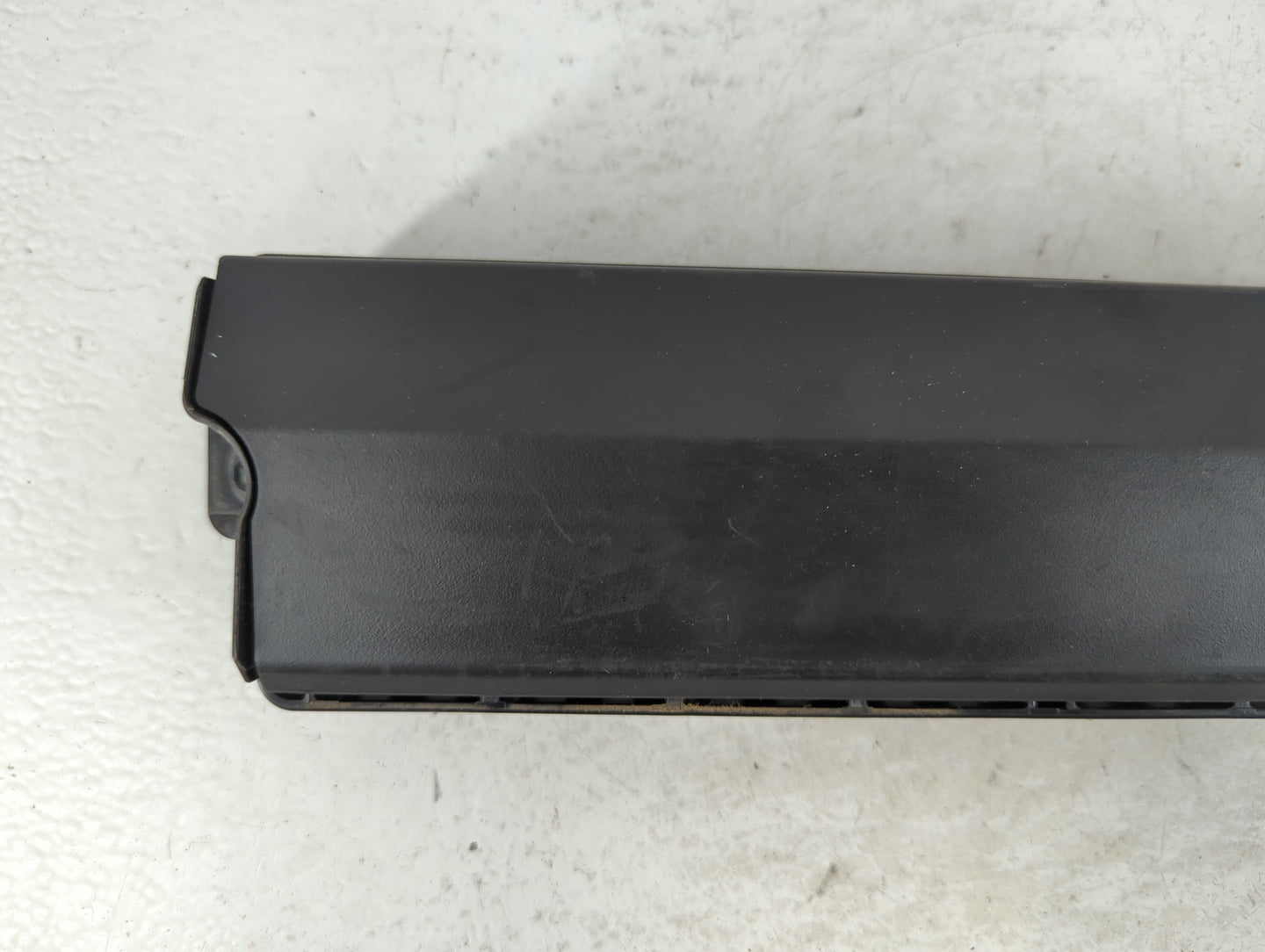 2013-2016 Chevrolet Malibu Air Bag Passenger Right Knee OEM P/N:22966685 Fits Fits 2013 2014 2015 2016 2017 OEM Used Auto Parts - Oemusedautoparts1.com