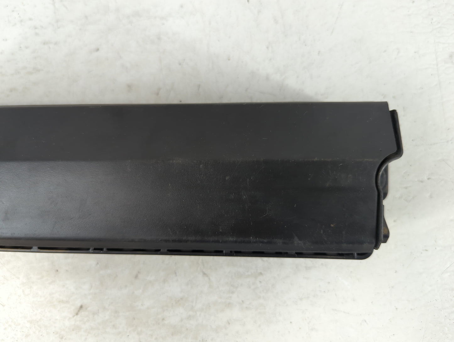 2013-2016 Chevrolet Malibu Air Bag Passenger Right Knee OEM P/N:22966685 Fits Fits 2013 2014 2015 2016 2017 OEM Used Auto Parts - Oemusedautoparts1.com