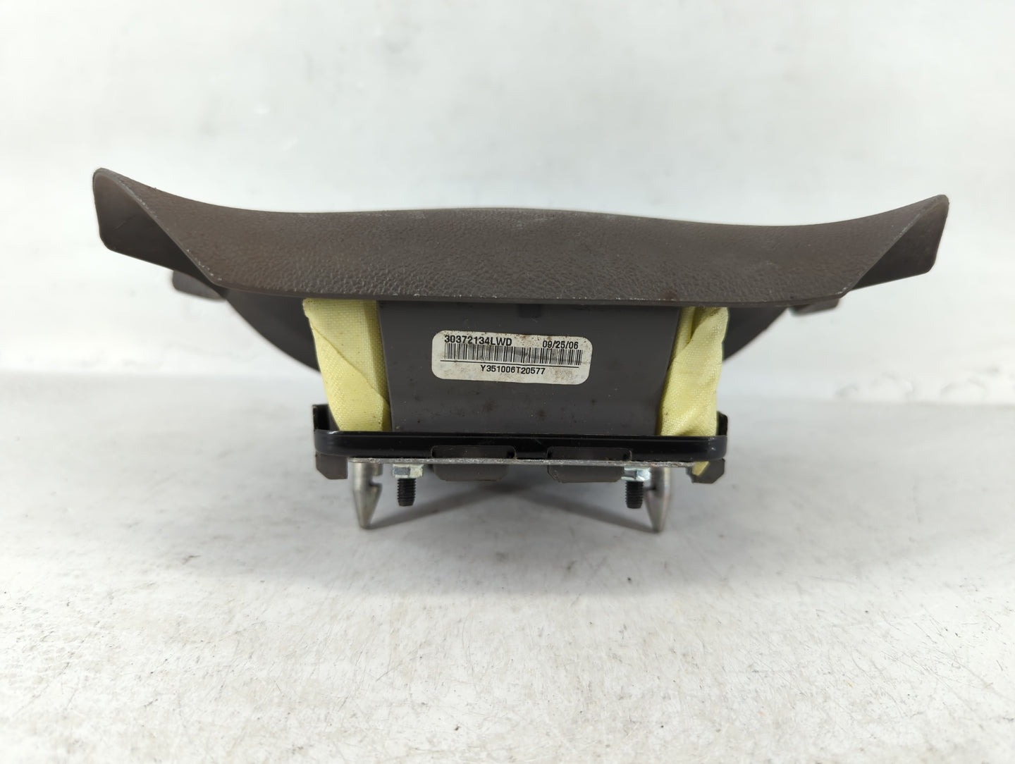 2006-2011 Cadillac Dts Air Bag Driver Left Steering Wheel Mounted P/N:30375609A Fits Fits 2006 2007 2008 2009 2010 2011 OEM Used Auto Parts - Oemusedautoparts1.com