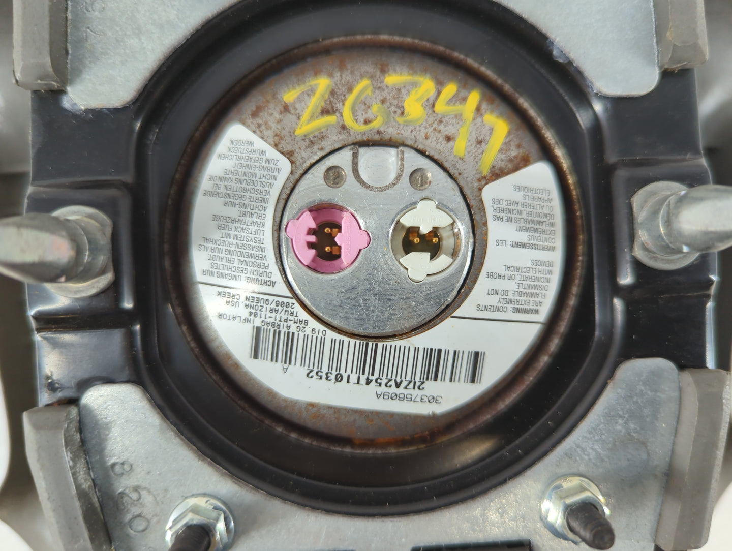 2006-2011 Cadillac Dts Air Bag Driver Left Steering Wheel Mounted P/N:30375609A Fits Fits 2006 2007 2008 2009 2010 2011 OEM Used Auto Parts - Oemusedautoparts1.com