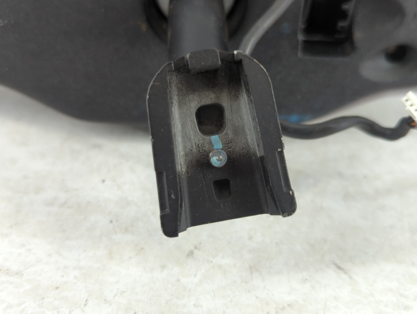 2004-2009 Cadillac Srx Interior Rear View Mirror Replacement OEM P/N:25743653 Fits OEM Used Auto Parts - Oemusedautoparts1.com