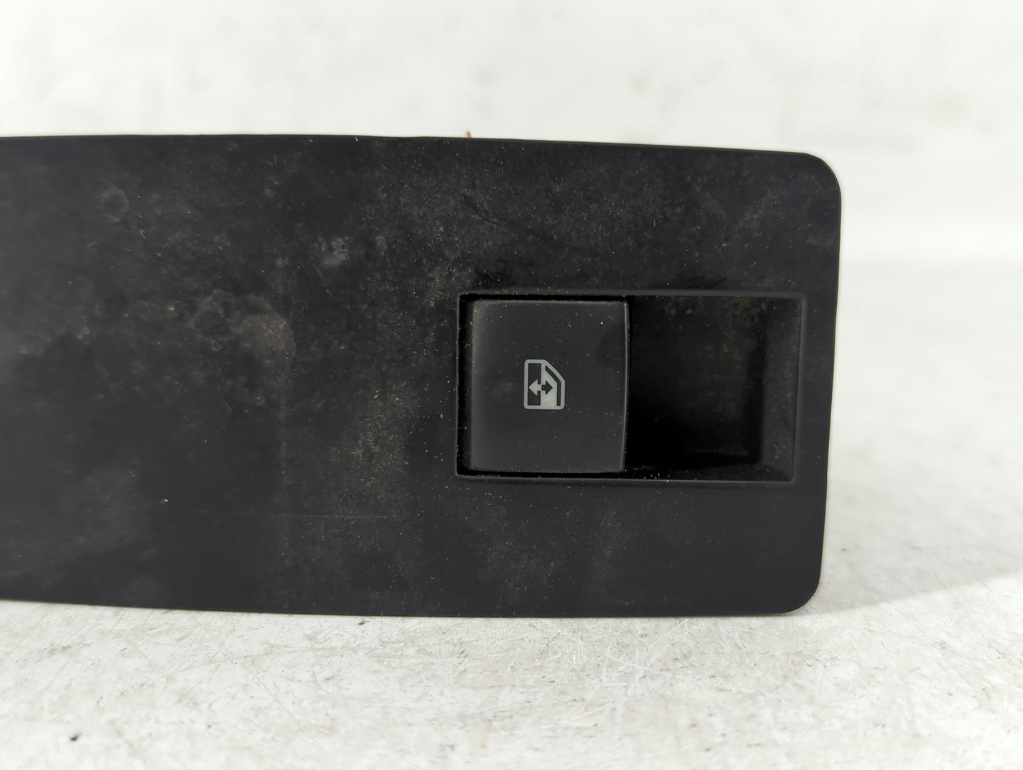 2015-2017 Buick Regal Passenger Right Power Window Switch 22985065 - Oemusedautoparts1.com