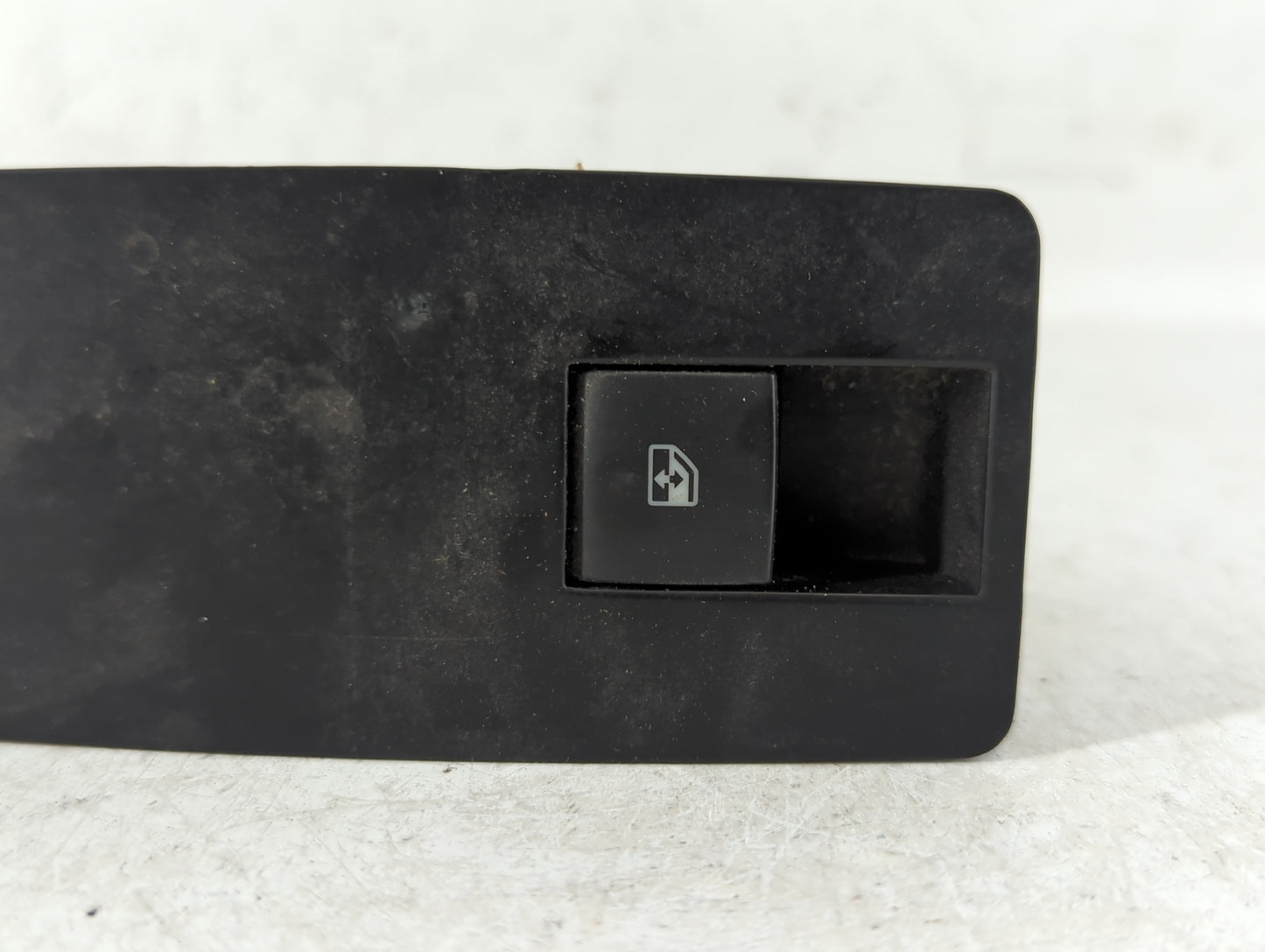 2015-2017 Buick Regal Passenger Right Power Window Switch 22985065 - Oemusedautoparts1.com