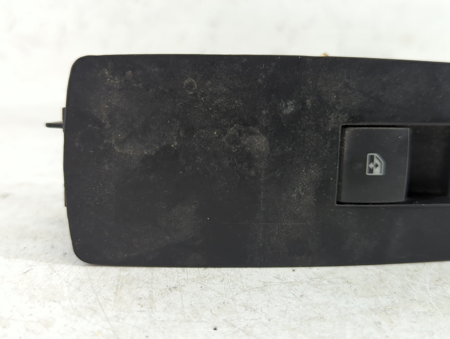2015-2017 Buick Regal Passenger Right Power Window Switch 22985065 - Oemusedautoparts1.com