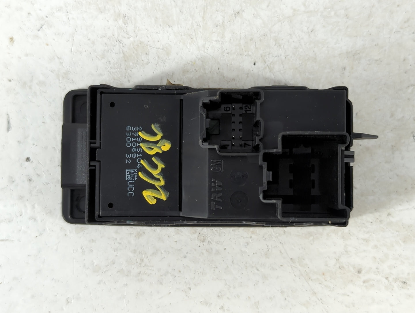 2015-2017 Buick Regal Passenger Right Power Window Switch 22985065 - Oemusedautoparts1.com