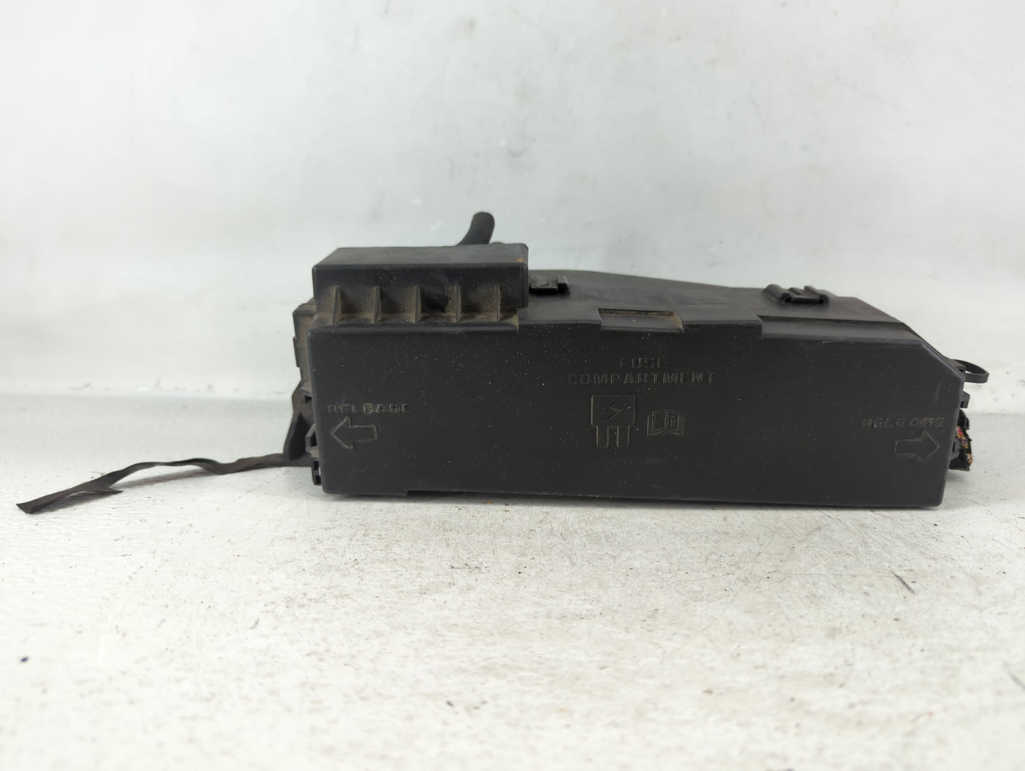 2009 Ford Escape Fusebox Fuse Box Panel Relay Module P/N:8L8T-14A003-AE Fits OEM Used Auto Parts - Oemusedautoparts1.com