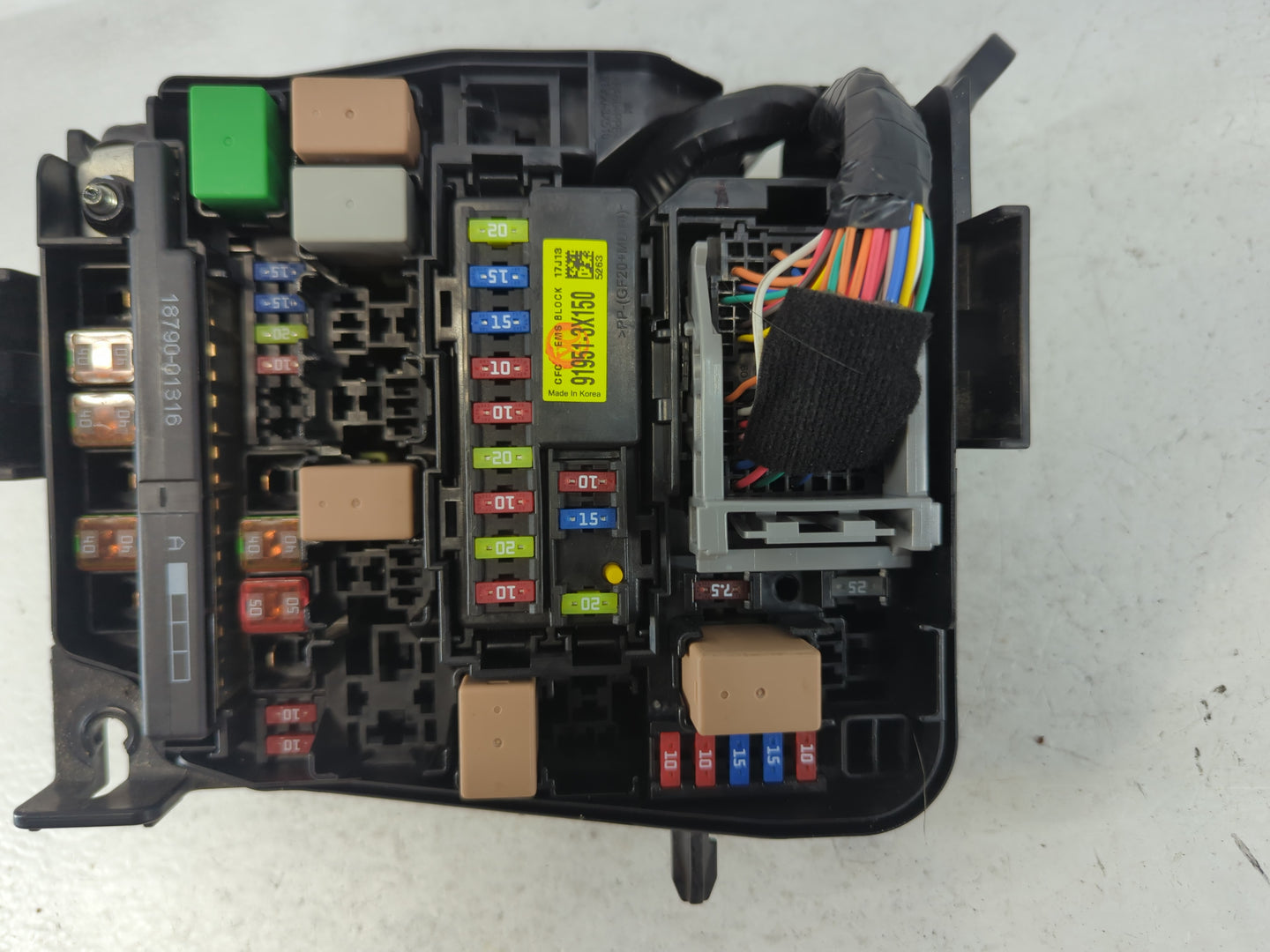 2017-2018 Kia Forte Fusebox Fuse Box Panel Relay Module P/N:4217C01044 91218 B0400 Fits Fits 2017 2018 OEM Used Auto Parts - Oemusedautoparts1.com