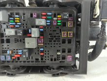 2017-2019 Chevrolet Silverado 1500 Fusebox Fuse Box Panel Relay Module P/N:84303177_01 Fits Fits 2017 2018 2019 OEM Used Auto Parts