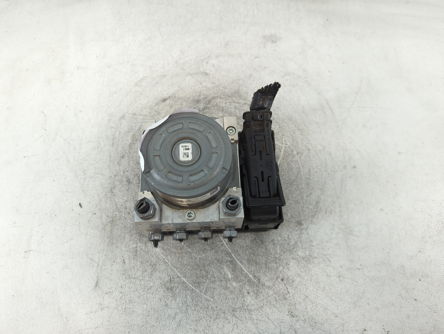 2019-2020 Ford Edge ABS Pump Control Module Replacement P/N:M2GC-2B373-DA Fits Fits 2019 2020 OEM Used Auto Parts - Oemusedautoparts1.com