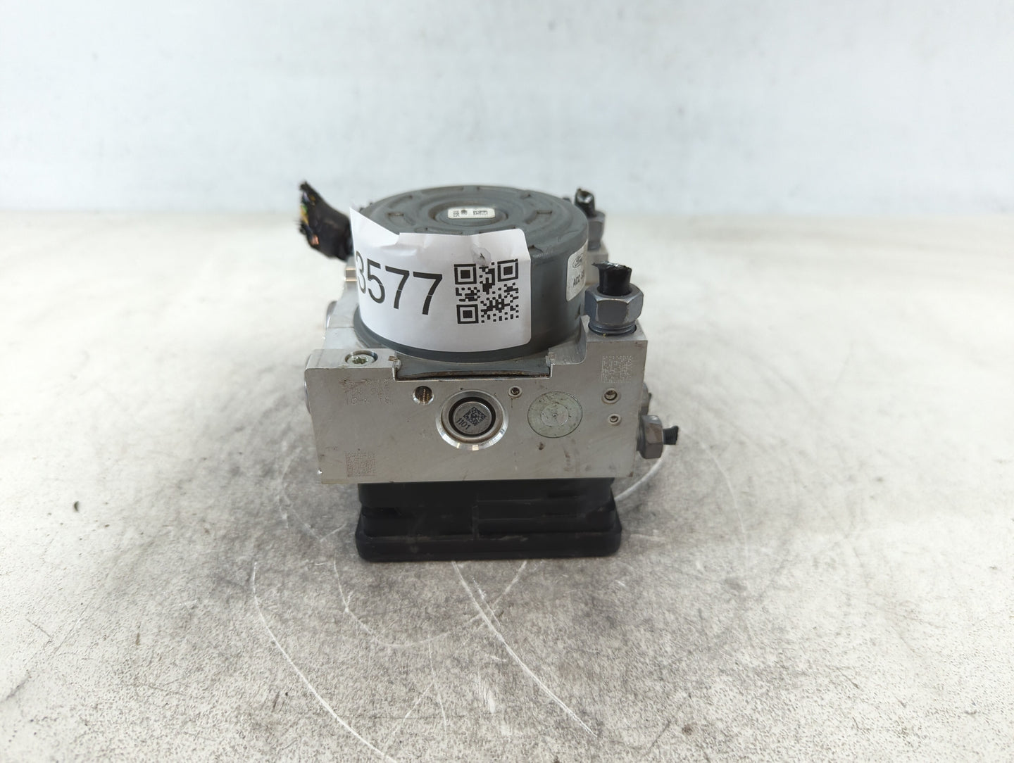 2019-2020 Ford Edge ABS Pump Control Module Replacement P/N:M2GC-2B373-DA Fits Fits 2019 2020 OEM Used Auto Parts - Oemusedautoparts1.com