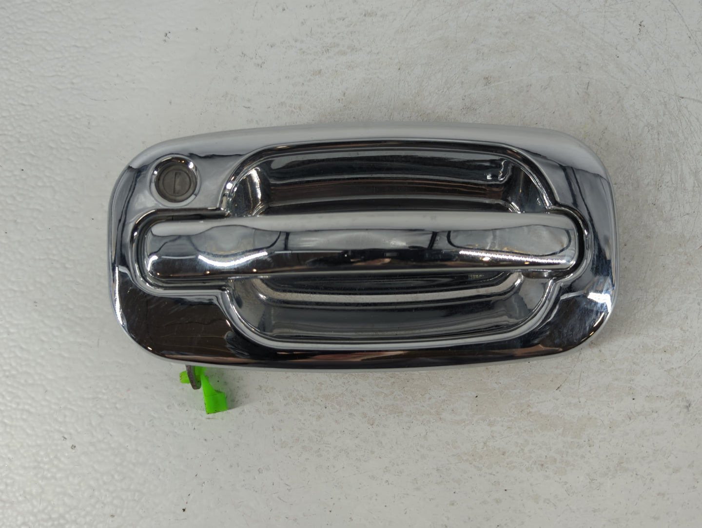 2002 Cadillac Escalade Driver Front Left Door Handle Exterior Assembly - Oemusedautoparts1.com