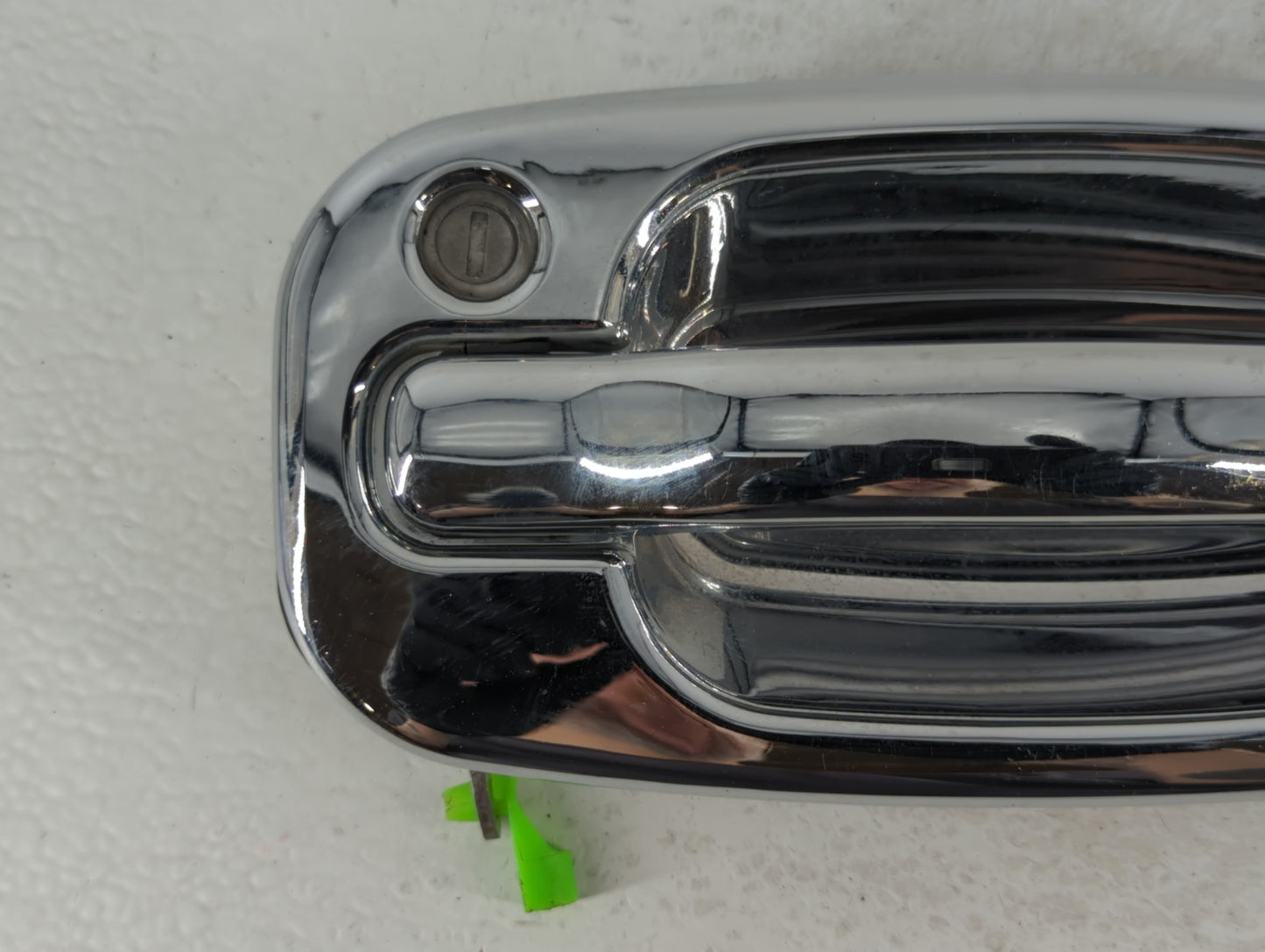 2002 Cadillac Escalade Driver Front Left Door Handle Exterior Assembly - Oemusedautoparts1.com