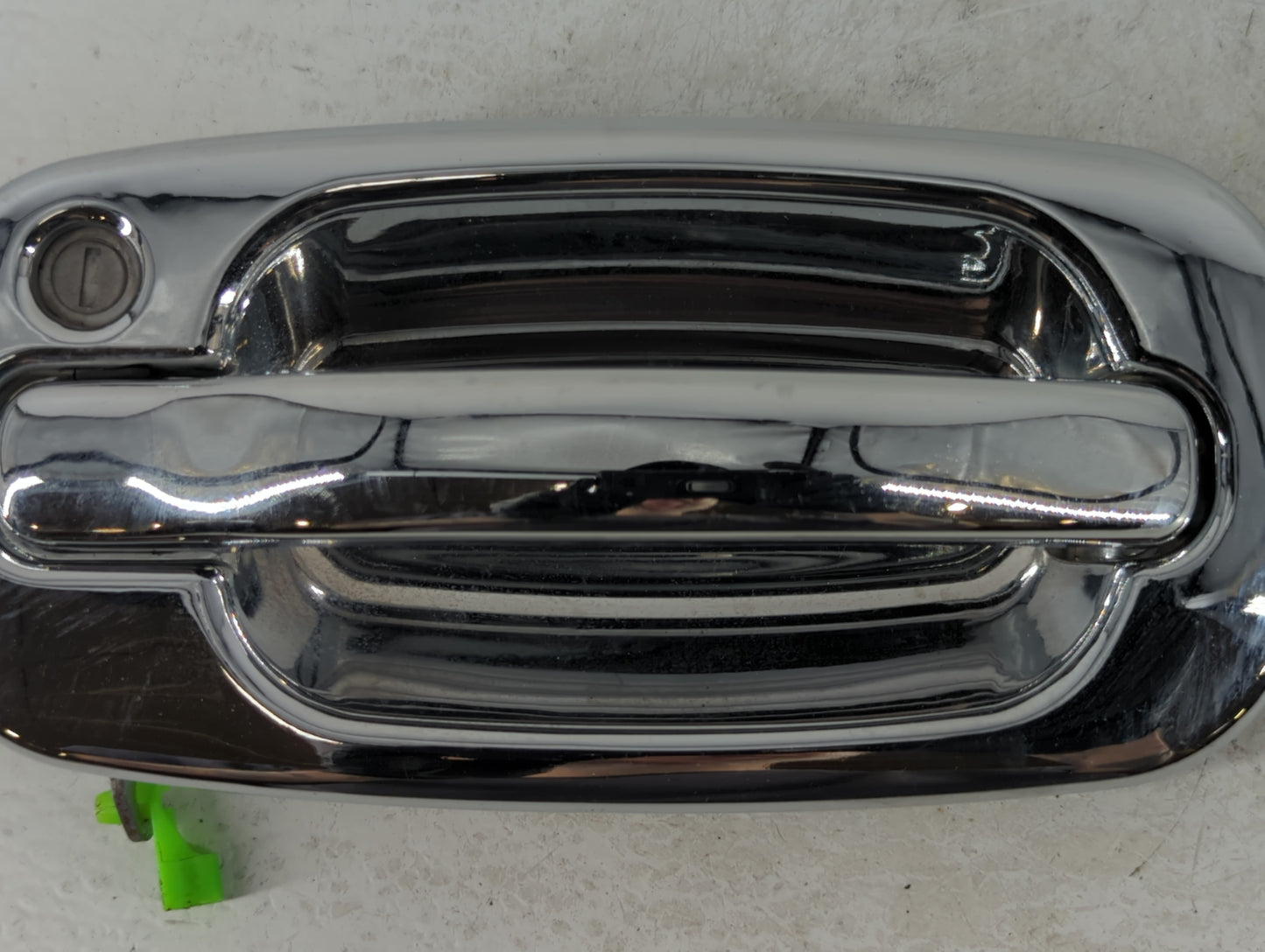 2002 Cadillac Escalade Driver Front Left Door Handle Exterior Assembly - Oemusedautoparts1.com