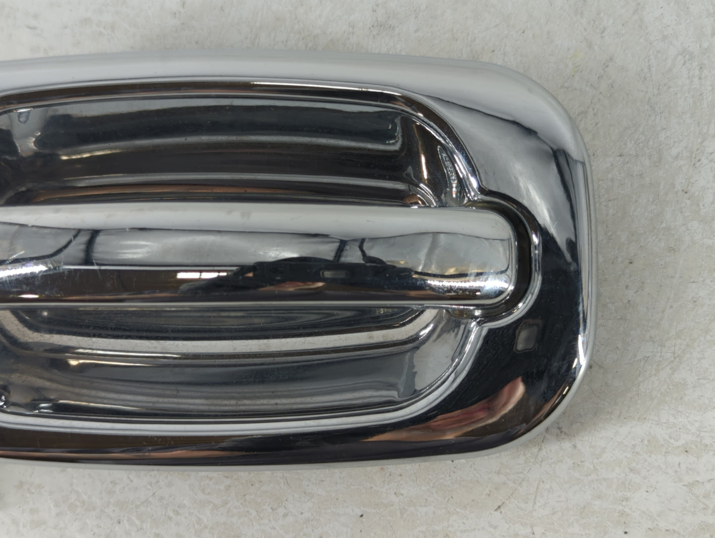 2002 Cadillac Escalade Driver Front Left Door Handle Exterior Assembly - Oemusedautoparts1.com