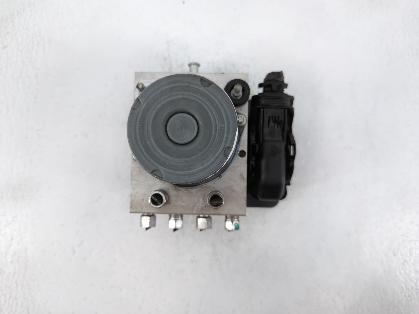 2016 Dodge Caravan ABS Pump Control Module Replacement P/N:68183803AC Fits Fits 2015 2017 2018 2019 2020 OEM Used Auto Parts - Oemusedautoparts1.com