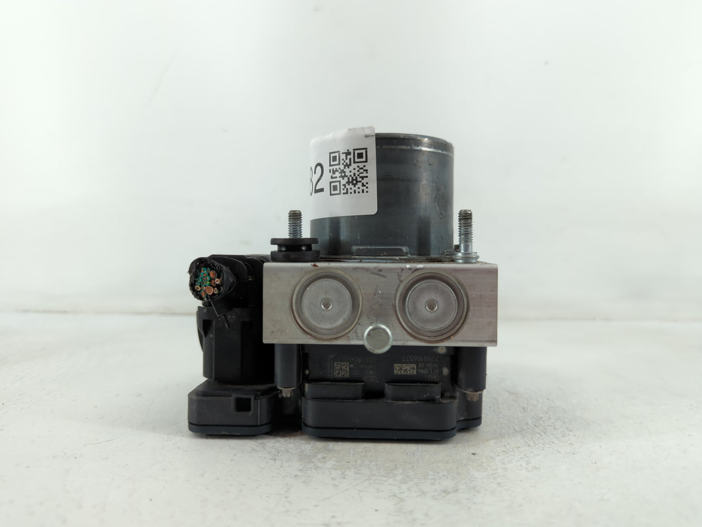 2016 Dodge Caravan ABS Pump Control Module Replacement P/N:68183803AC Fits Fits 2015 2017 2018 2019 2020 OEM Used Auto Parts - Oemusedautoparts1.com