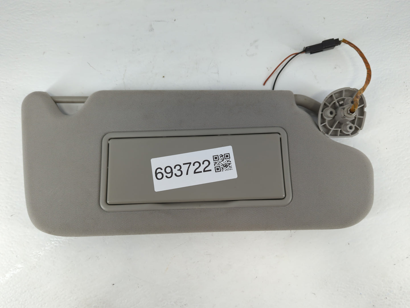 2006-2016 Chevrolet Impala Sun Visor Shade Replacement Passenger Right Mirror Fits OEM Used Auto Parts - Oemusedautoparts1.com