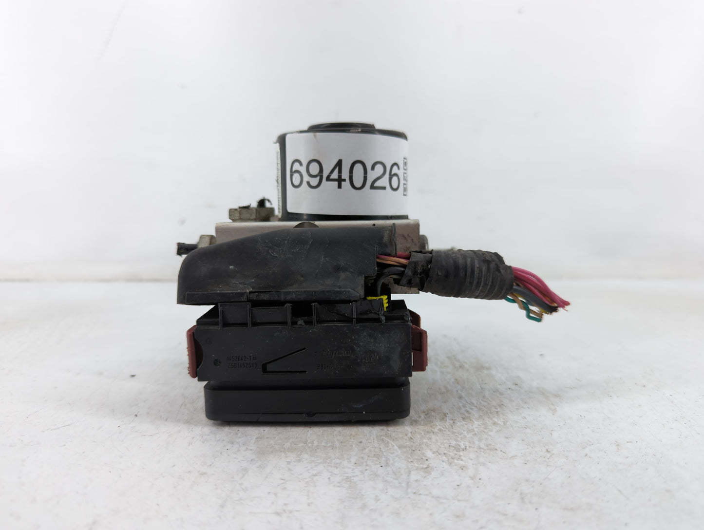 2009-2010 Chevrolet Cobalt ABS Pump Control Module Replacement P/N:25990212 Fits Fits 2009 2010 OEM Used Auto Parts - Oemusedautoparts1.com