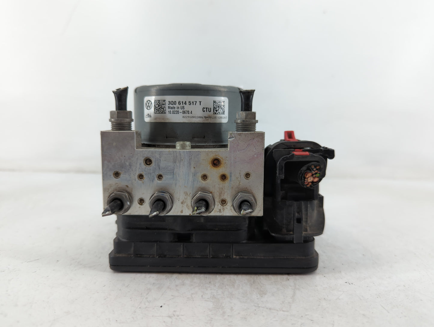 2015-2016 Volkswagen Golf ABS Pump Control Module Replacement P/N:3Q0 614 517 T Fits Fits 2015 2016 2017 OEM Used Auto Parts - Oemusedautoparts1.com