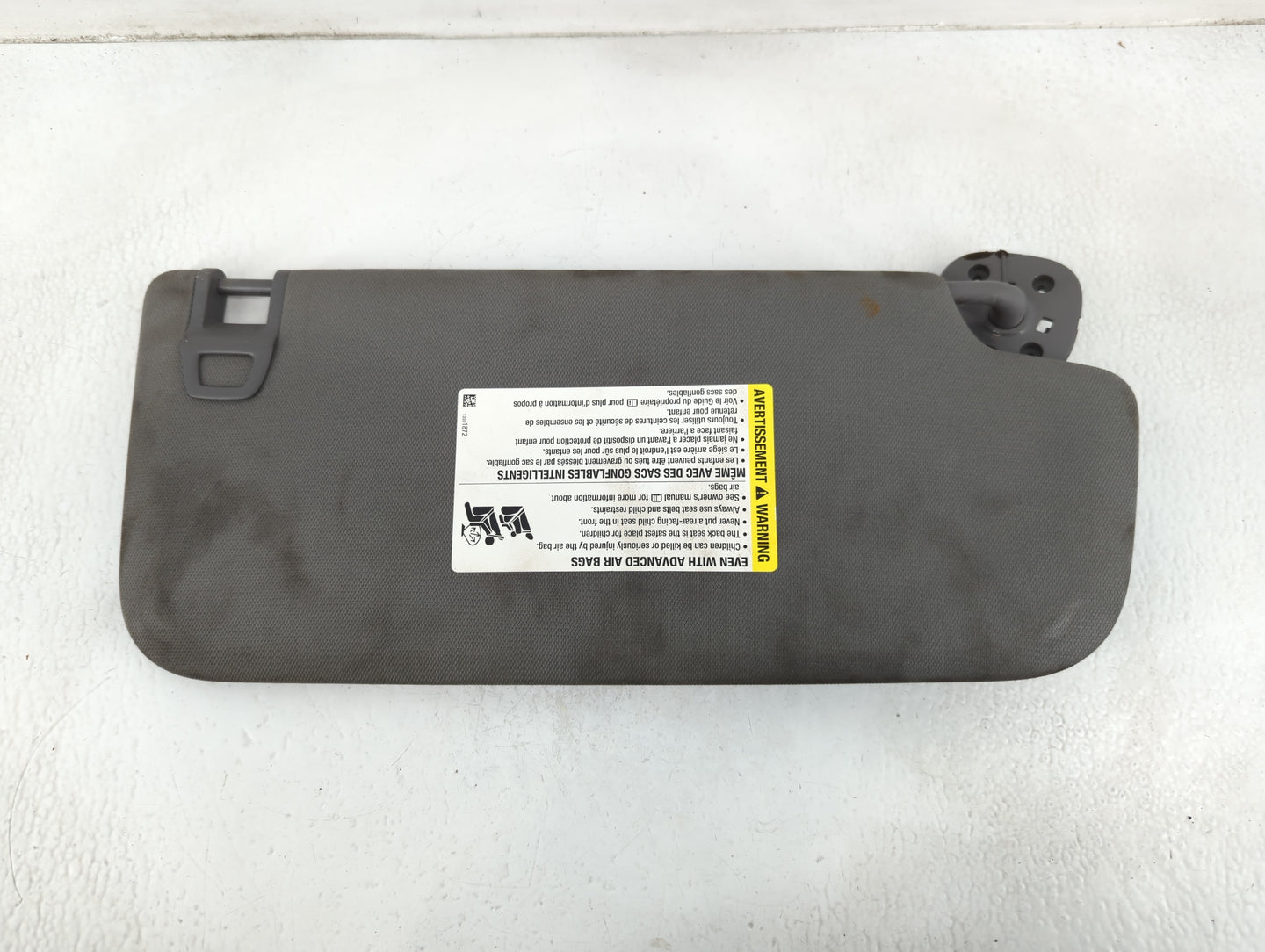 2019-2022 Chevrolet Silverado 1500 Sun Visor Shade Replacement Driver Left Mirror Fits Fits 2019 2020 2021 2022 OEM Used Auto Parts - Oemusedautoparts1.com