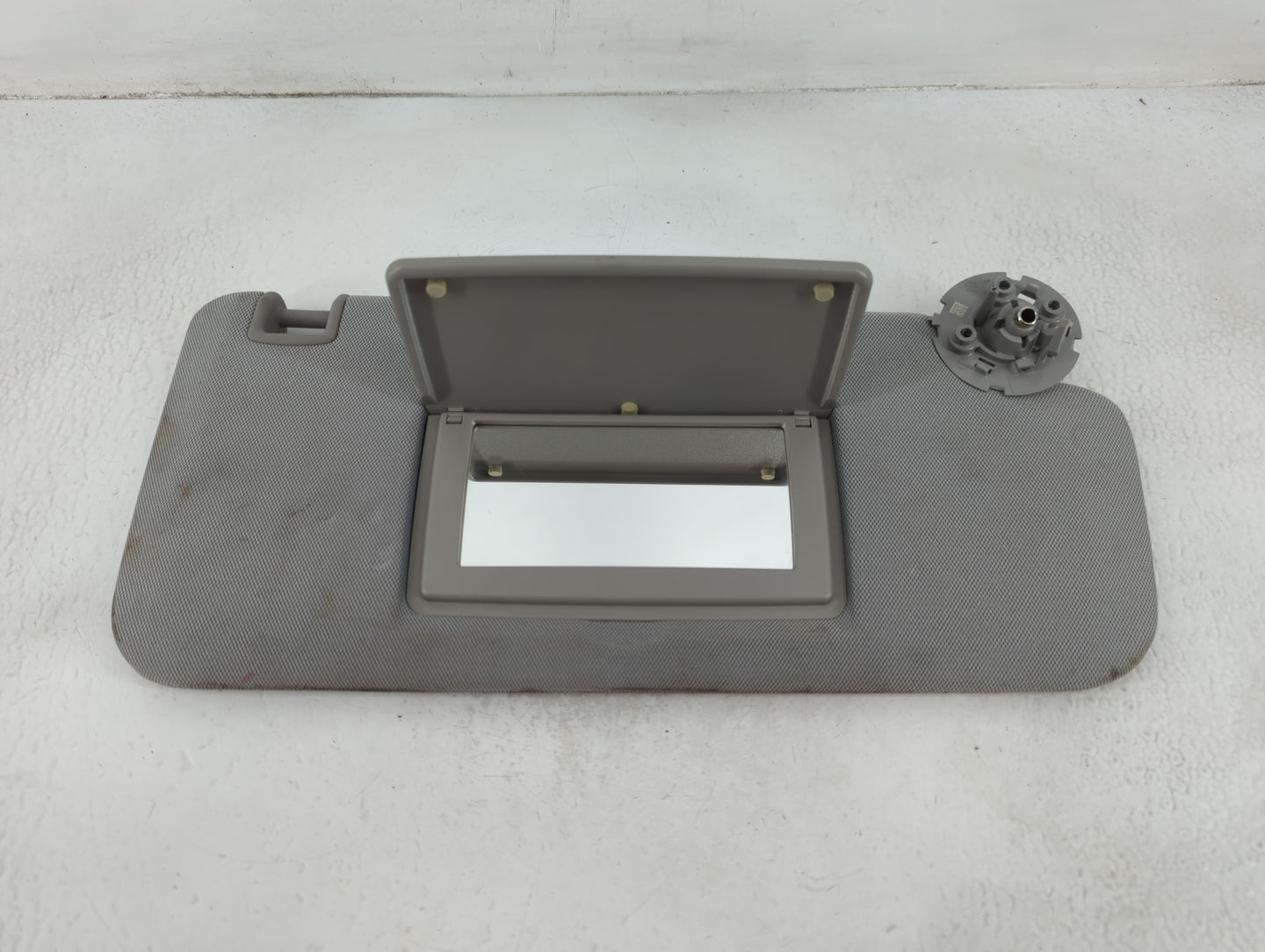 2017-2021 Chevrolet Trax Sun Visor Shade Replacement Passenger Right Mirror Fits Fits 2017 2018 2019 2020 2021 OEM Used Auto Parts - Oemusedautoparts1.com