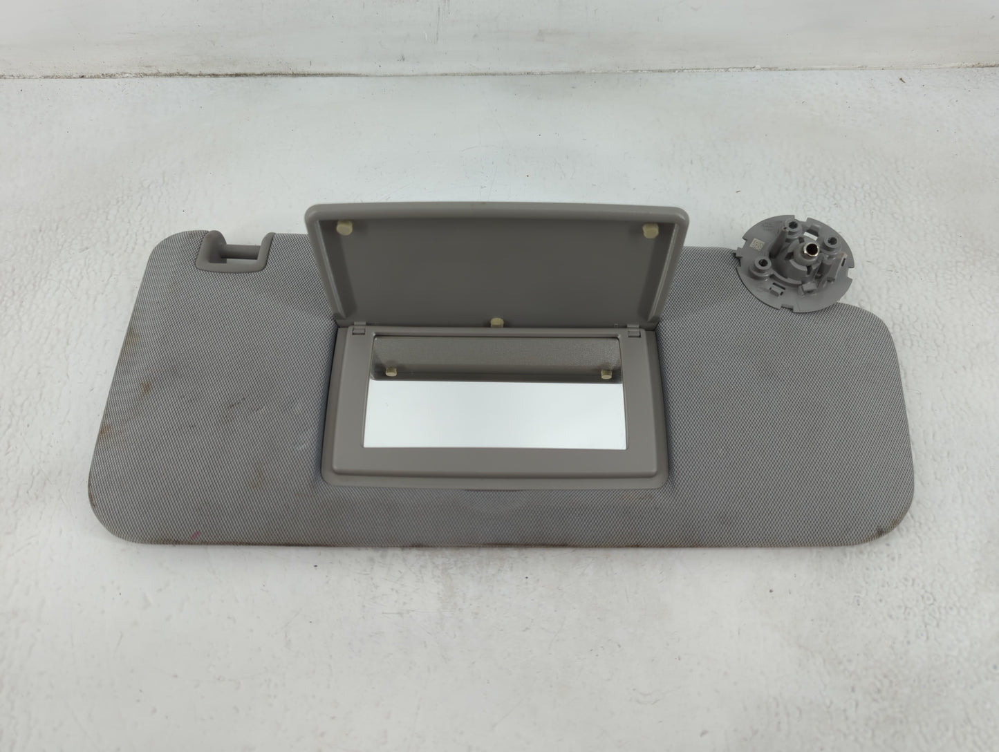 2017-2021 Chevrolet Trax Sun Visor Shade Replacement Passenger Right Mirror Fits Fits 2017 2018 2019 2020 2021 OEM Used Auto Parts - Oemusedautoparts1.com