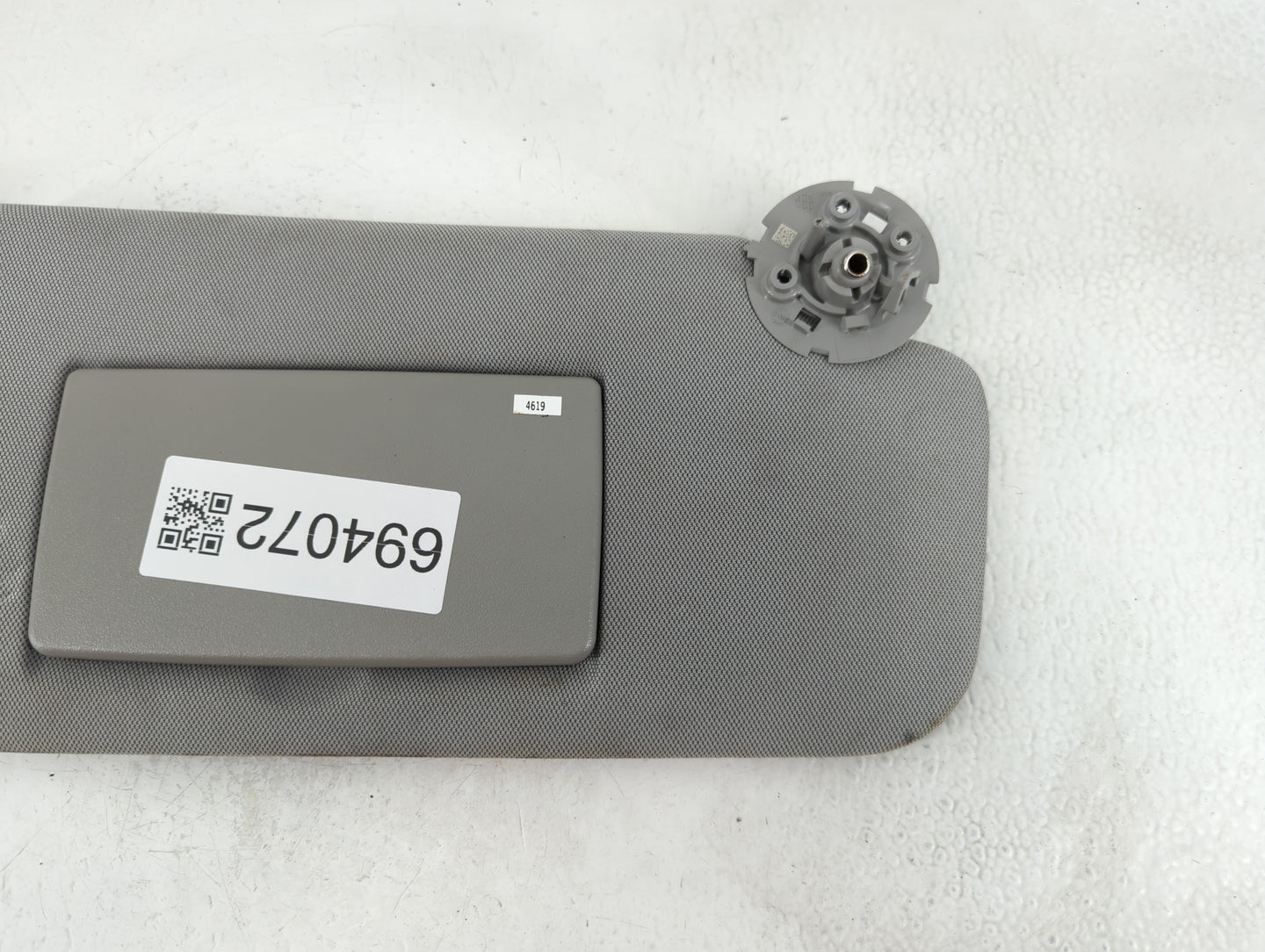 2017-2021 Chevrolet Trax Sun Visor Shade Replacement Passenger Right Mirror Fits Fits 2017 2018 2019 2020 2021 OEM Used Auto Parts - Oemusedautoparts1.com