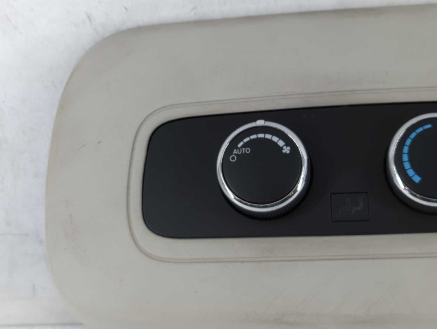 2011-2013 Dodge Durango Climate Control Module Temperature AC/Heater Replacement P/N:55111866AD Fits Fits 2011 2012 2013 OEM Used Auto Parts - Oemusedautoparts1.com