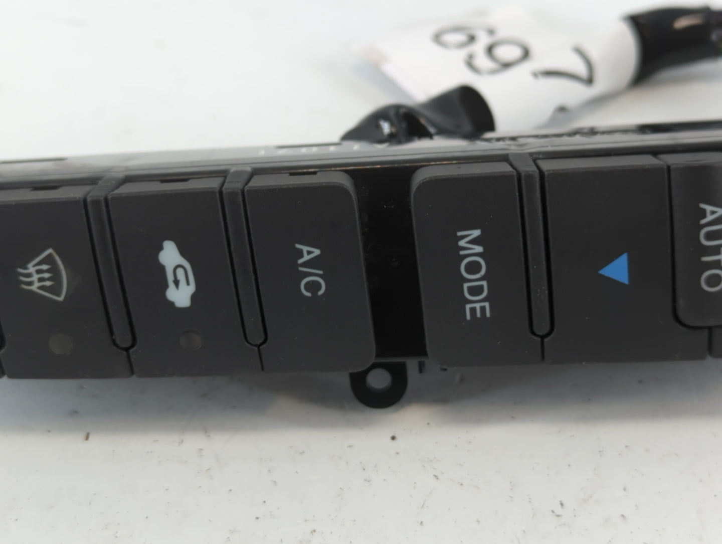 2004-2008 Acura Tl Climate Control Module Temperature AC/Heater Replacement P/N:M24722 M24723 Fits Fits 2004 2005 2006 2007 2008 OEM Used Auto Parts - Oemusedautoparts1.com