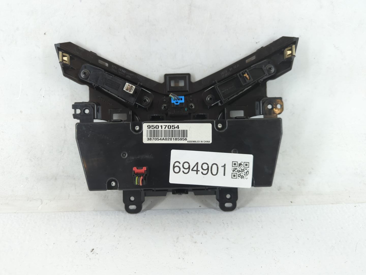 2011-2012 Chevrolet Cruze Climate Control Module Temperature AC/Heater Replacement P/N:95017054 Fits Fits 2011 2012 OEM Used Auto Parts - Oemusedautoparts1.com