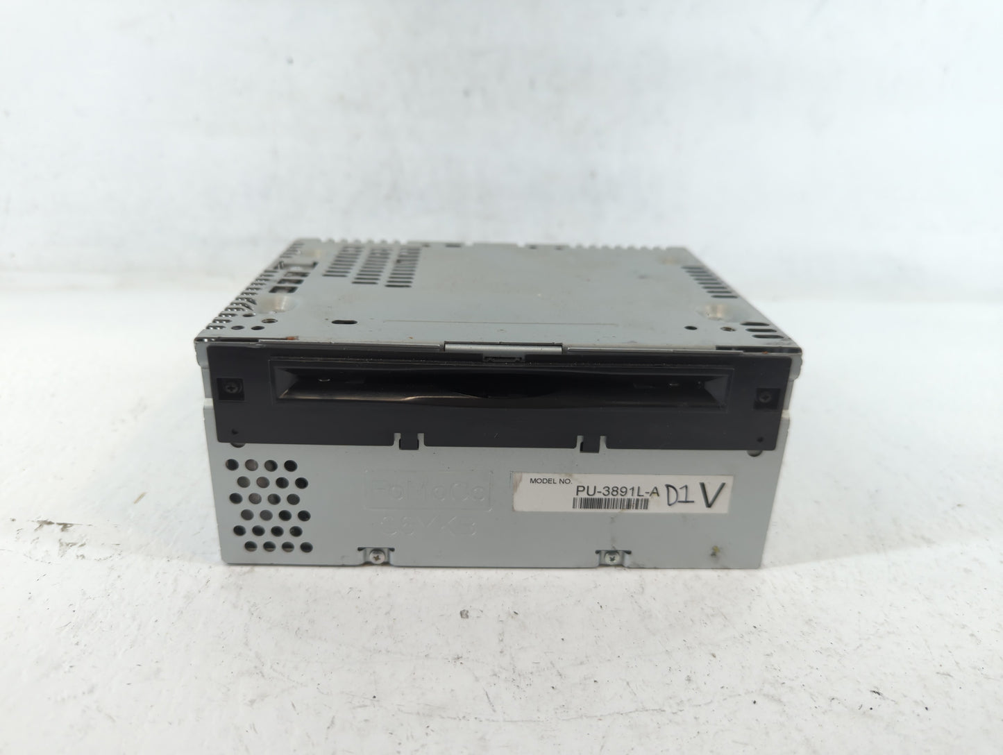 2014-2015 Ford Explorer Radio AM FM Cd Player Receiver Replacement P/N:EB5T-19C107-CB Fits Fits 2014 2015 OEM Used Auto Parts - Oemusedautoparts1.com