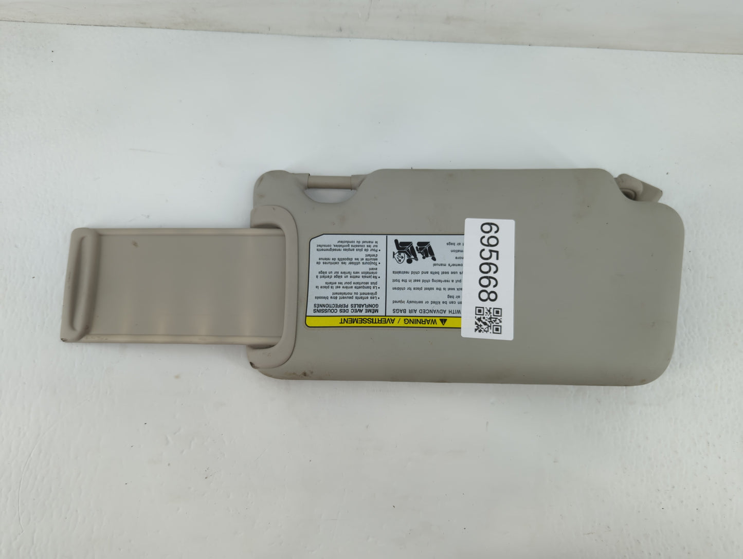 2013-2015 Nissan Versa Sun Visor Shade Replacement Passenger Right Mirror Fits Fits 2013 2014 2015 OEM Used Auto Parts - Oemusedautoparts1.com