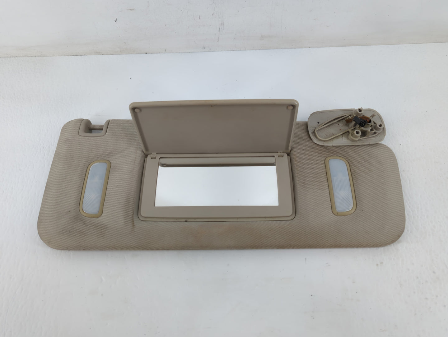 2007 Chevrolet Avalanche 1500 Sun Visor Shade Replacement Passenger Right Mirror Fits Fits 2008 2009 2010 2011 2012 2013 2014 OEM Used Auto Parts - Oemusedautoparts1.com