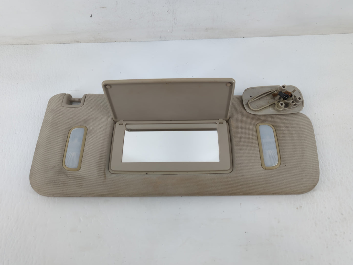 2007 Chevrolet Avalanche 1500 Sun Visor Shade Replacement Passenger Right Mirror Fits Fits 2008 2009 2010 2011 2012 2013 2014 OEM Used Auto Parts - Oemusedautoparts1.com