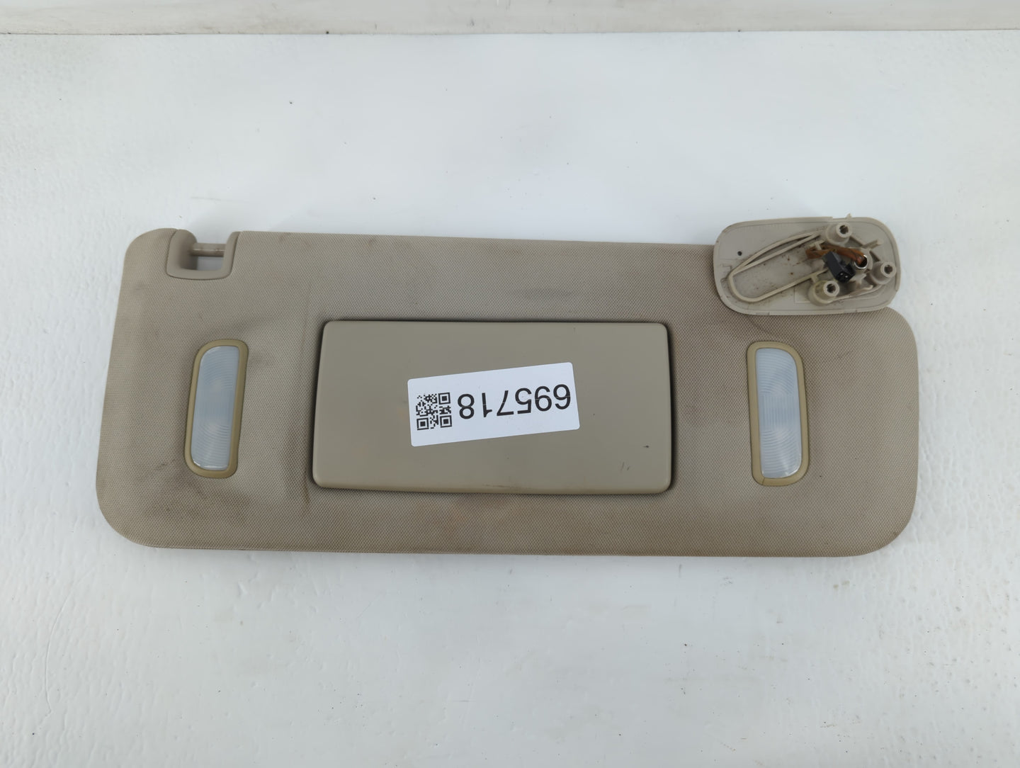 2007 Chevrolet Avalanche 1500 Sun Visor Shade Replacement Passenger Right Mirror Fits Fits 2008 2009 2010 2011 2012 2013 2014 OEM Used Auto Parts - Oemusedautoparts1.com