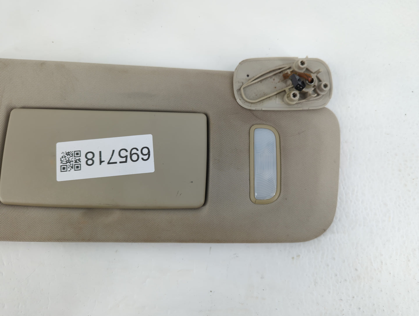 2007 Chevrolet Avalanche 1500 Sun Visor Shade Replacement Passenger Right Mirror Fits Fits 2008 2009 2010 2011 2012 2013 2014 OEM Used Auto Parts - Oemusedautoparts1.com