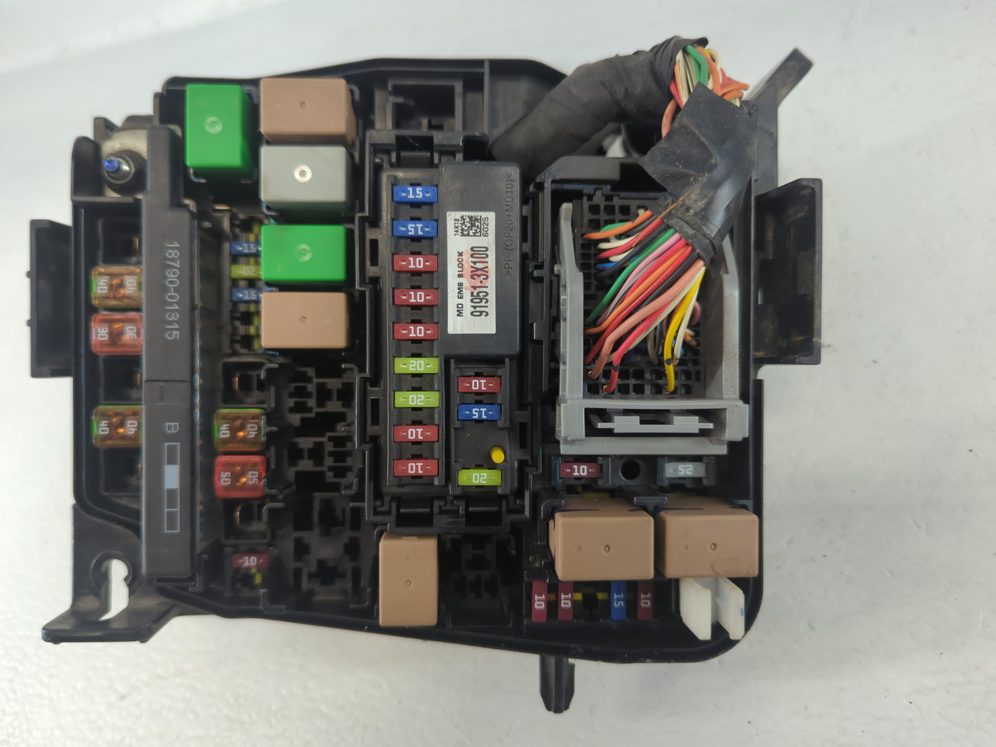 2014-2016 Hyundai Elantra Fusebox Fuse Box Panel Relay Module P/N:91951-3X710 Fits Fits 2014 2015 2016 OEM Used Auto Parts - Oemusedautoparts1.com