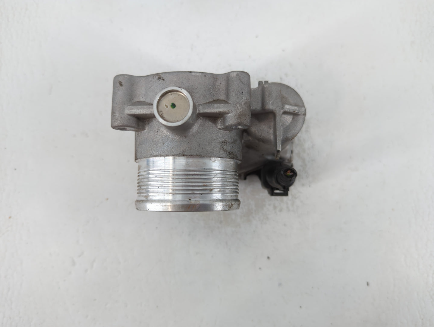 2014-2017 Volkswagen Beetle Throttle Body P/N:06K 133 062 AA Fits Fits 2014 2015 2016 2017 OEM Used Auto Parts - Oemusedautoparts1.com