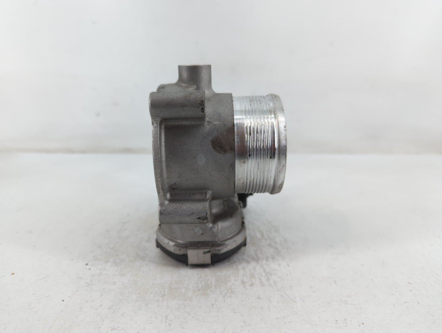 2014-2017 Volkswagen Beetle Throttle Body P/N:06K 133 062 AA Fits Fits 2014 2015 2016 2017 OEM Used Auto Parts - Oemusedautoparts1.com
