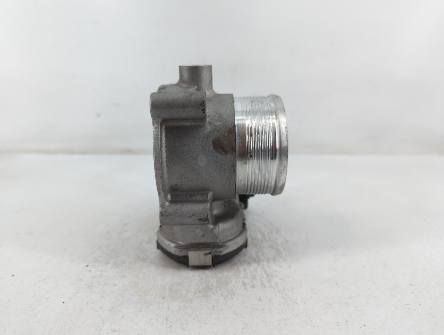 2014-2017 Volkswagen Beetle Throttle Body P/N:06K 133 062 AA Fits Fits 2014 2015 2016 2017 OEM Used Auto Parts - Oemusedautoparts1.com