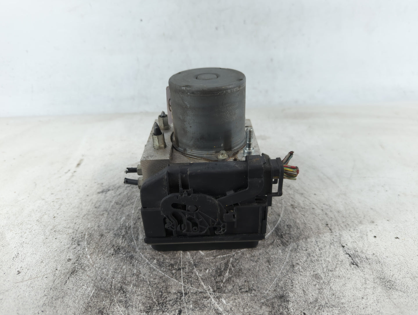 2007-2009 Mazda Cx-7 ABS Pump Control Module Replacement P/N:0 265 234 476 Fits Fits 2007 2008 2009 OEM Used Auto Parts - Oemusedautoparts1.com