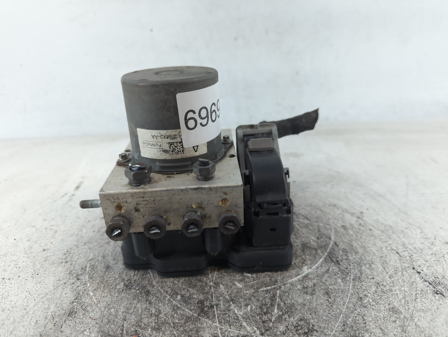 2018-2021 Ford Expedition ABS Pump Control Module Replacement P/N:2B373-AA Fits Fits 2018 2019 2020 2021 OEM Used Auto Parts - Oemusedautoparts1.com