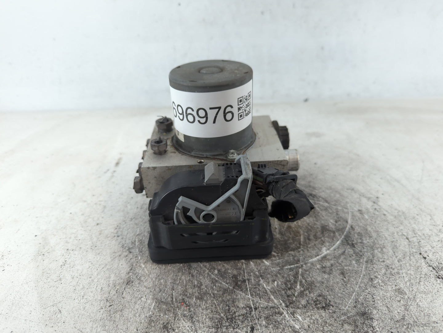 2018-2021 Ford Expedition ABS Pump Control Module Replacement P/N:2B373-AA Fits Fits 2018 2019 2020 2021 OEM Used Auto Parts - Oemusedautoparts1.com