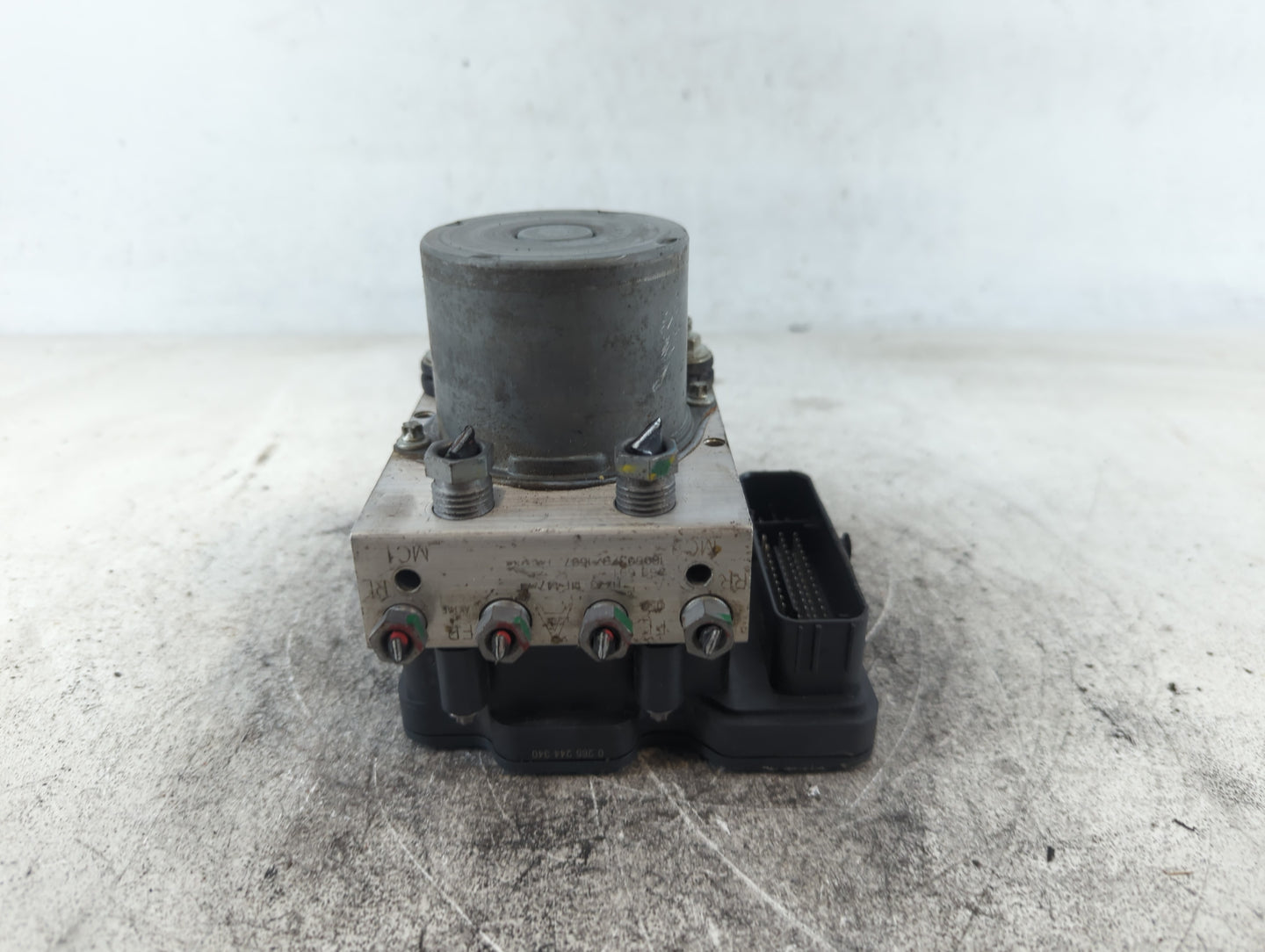 2017 Jaguar F-Pace ABS Pump Control Module Replacement P/N:HX73-14F447-AF Fits OEM Used Auto Parts - Oemusedautoparts1.com