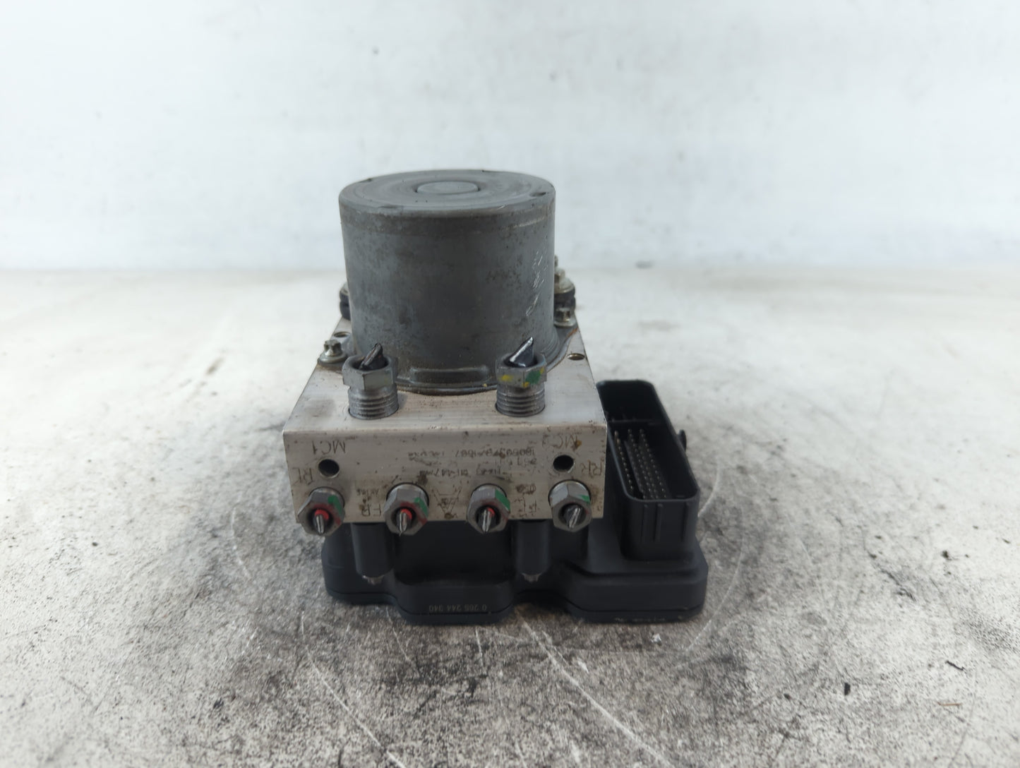 2017 Jaguar F-Pace ABS Pump Control Module Replacement P/N:HX73-14F447-AF Fits OEM Used Auto Parts - Oemusedautoparts1.com
