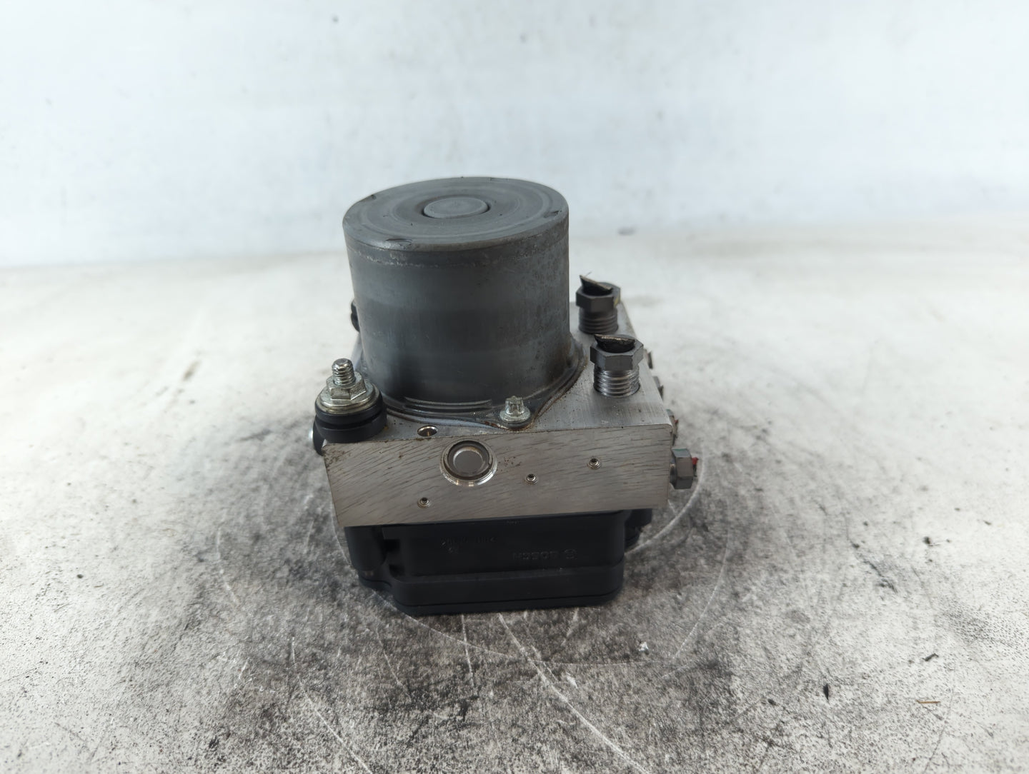 2017 Jaguar F-Pace ABS Pump Control Module Replacement P/N:HX73-14F447-AF Fits OEM Used Auto Parts - Oemusedautoparts1.com