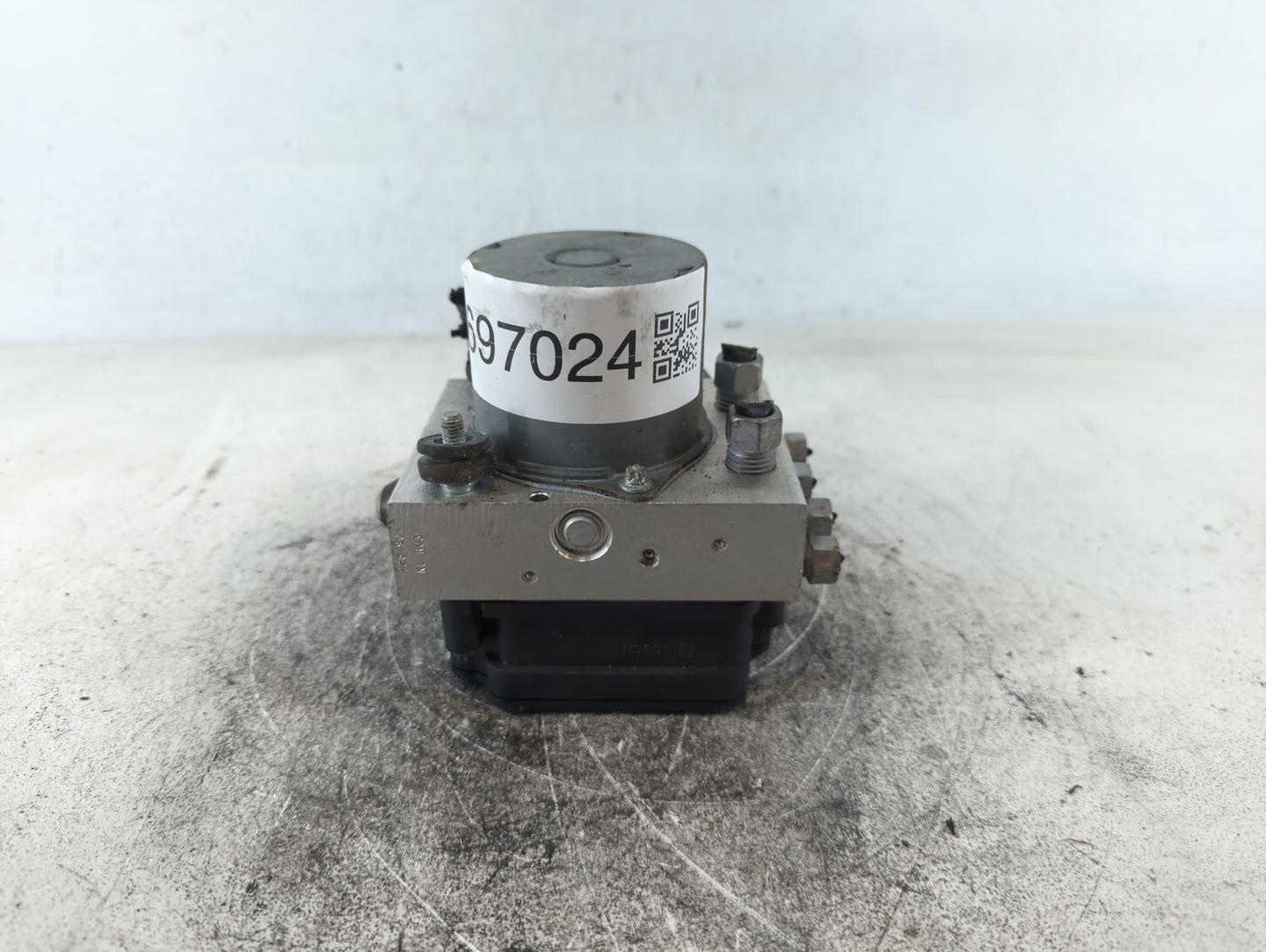 2017-2018 Chrysler Pacifica ABS Pump Control Module Replacement P/N:P68222745AG Fits Fits 2017 2018 OEM Used Auto Parts - Oemusedautoparts1.com
