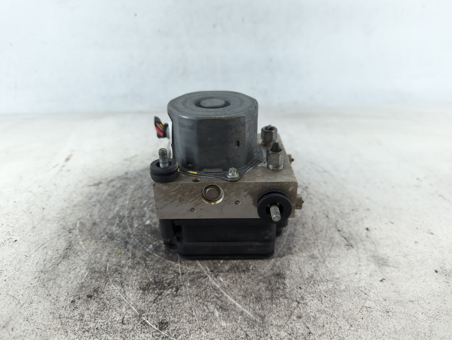 2021 Nissan Kicks ABS Pump Control Module Replacement P/N:970 294 47660 5R00A Fits OEM Used Auto Parts - Oemusedautoparts1.com