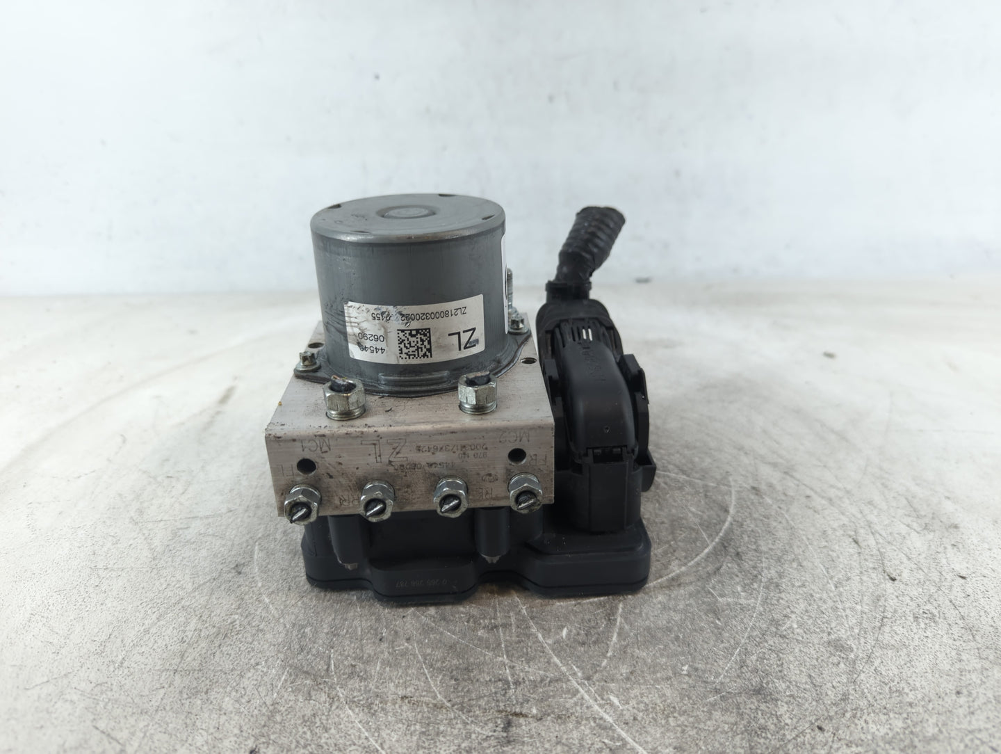 2018-2020 Toyota Camry ABS Pump Control Module Replacement P/N:44540 06290 Fits Fits 2018 2019 2020 OEM Used Auto Parts - Oemusedautoparts1.com